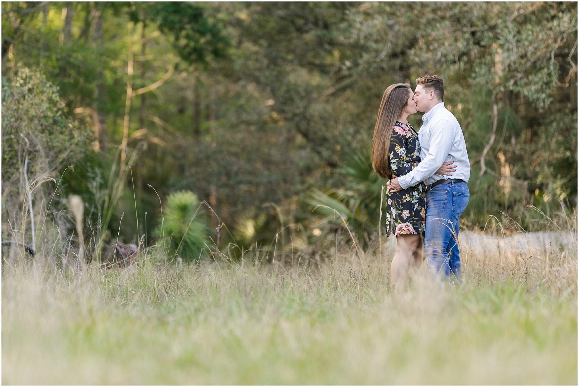 couple kissing while standing in Kempfer Ranch field
