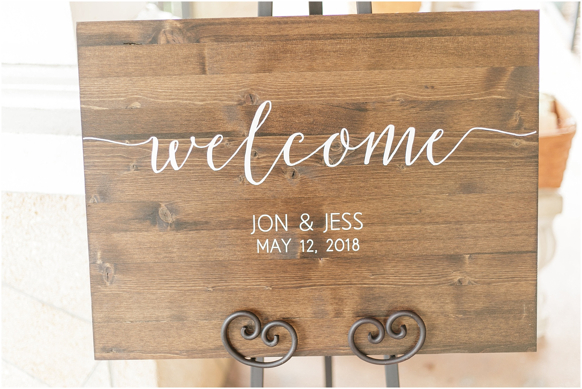 Wooden welcome sign for wedding. 