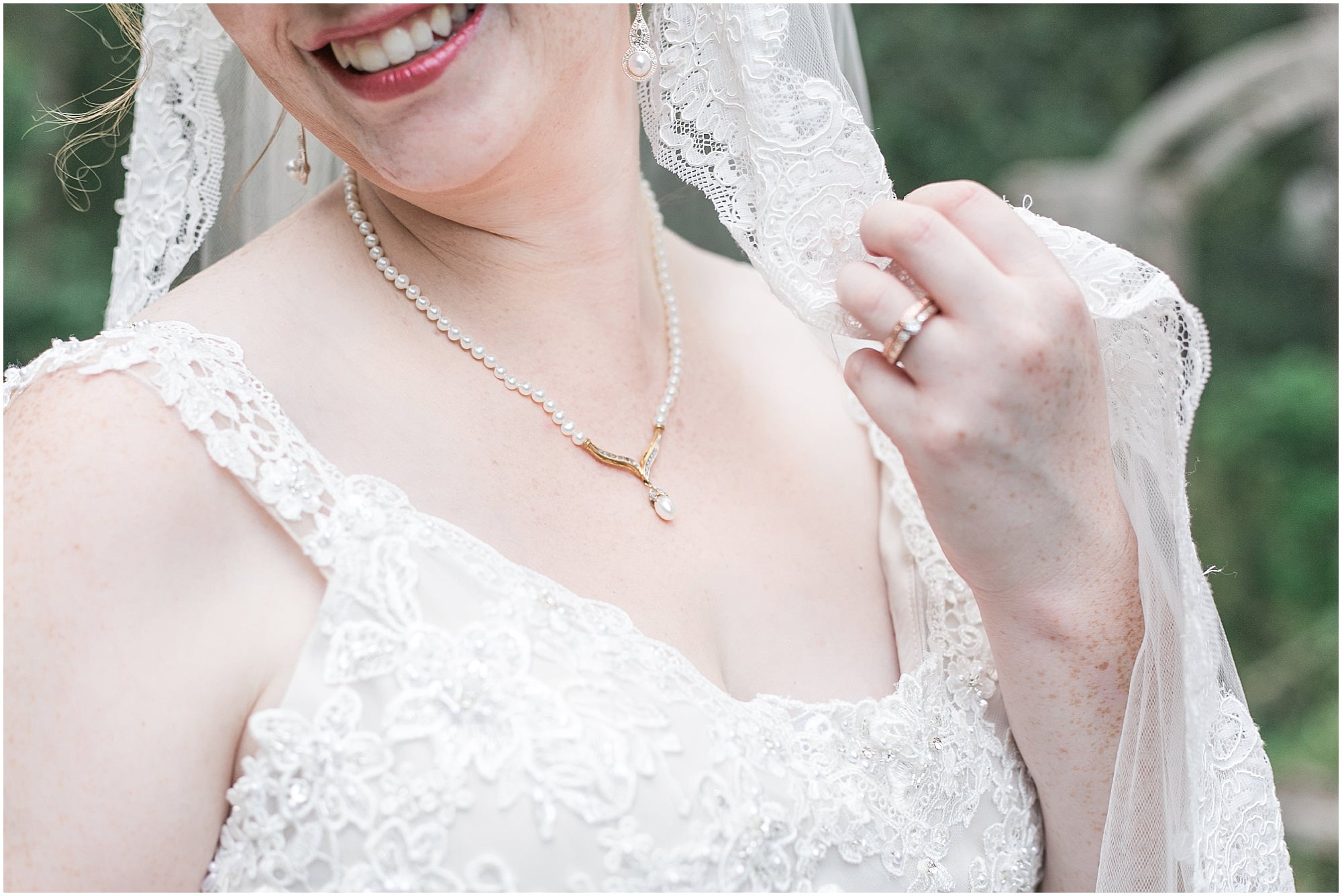 Close up of the bride's necklace