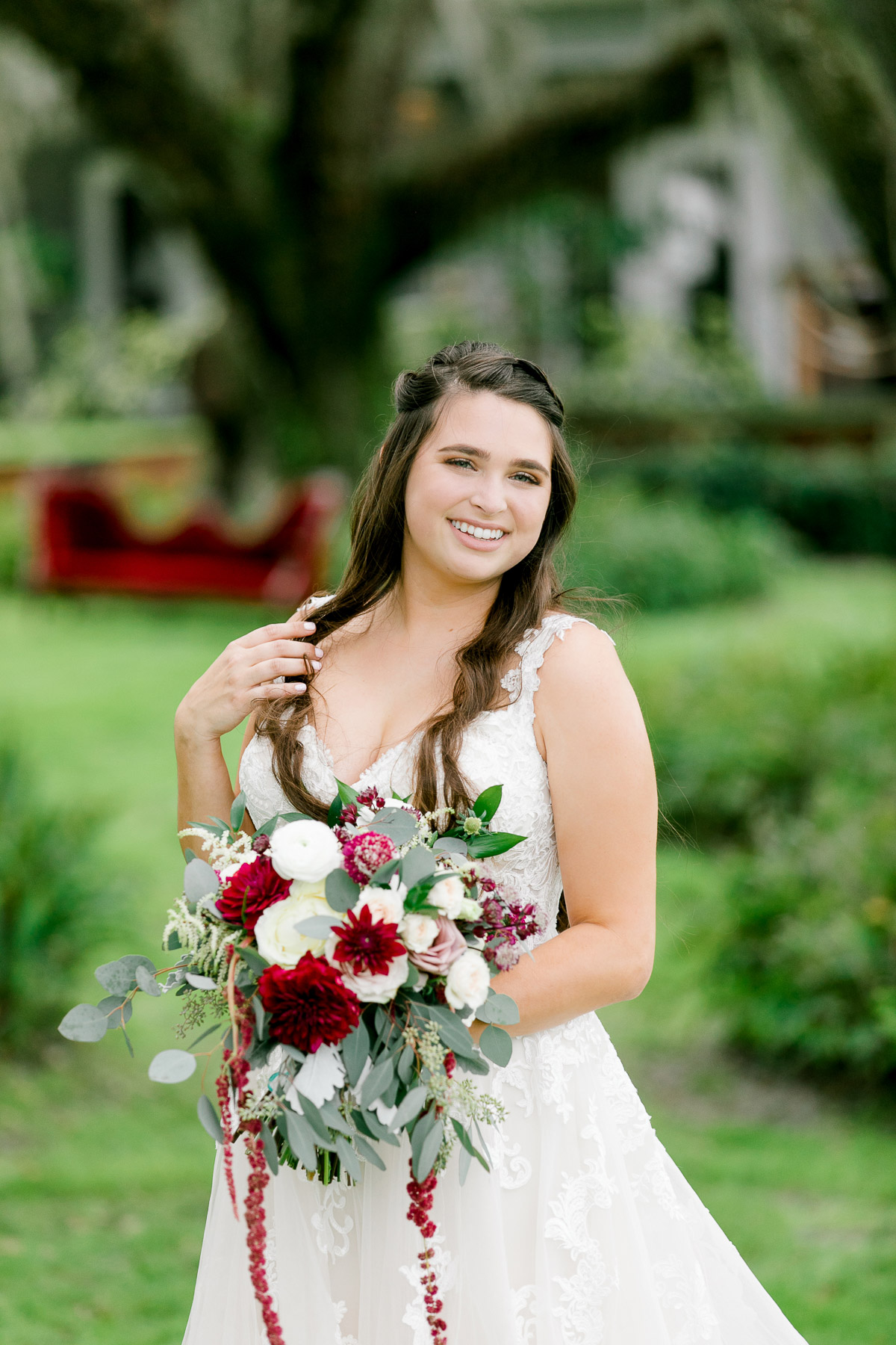 Bride and her shades of red bouquet