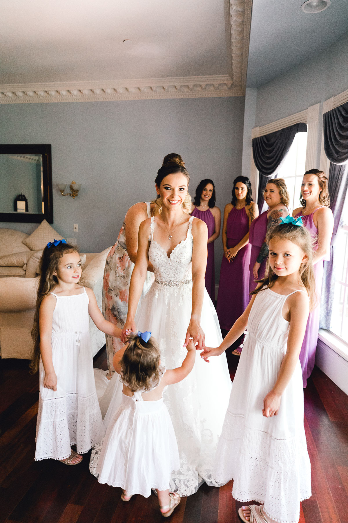 Bride getting ready with her wedding party 