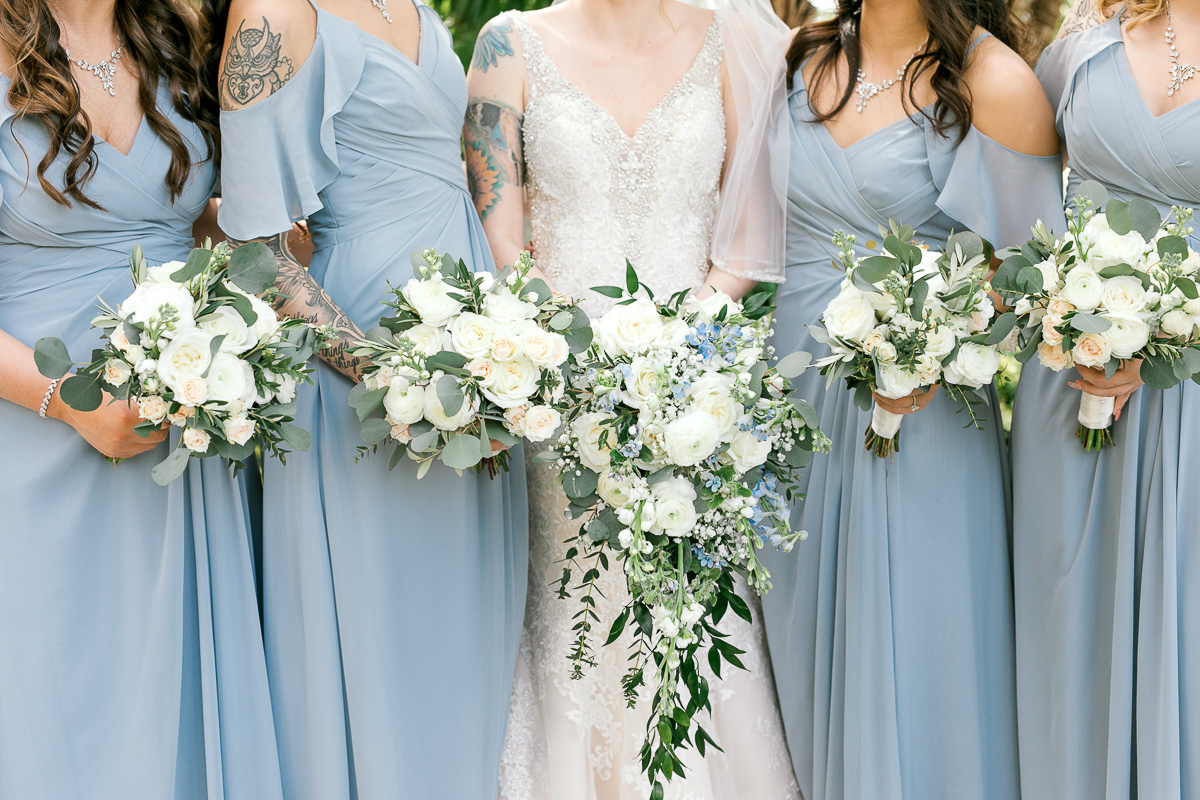 white and blue wedding bouquets